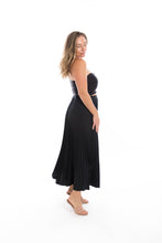 Load image into Gallery viewer, S016 Sunray Pleated Skirt Black